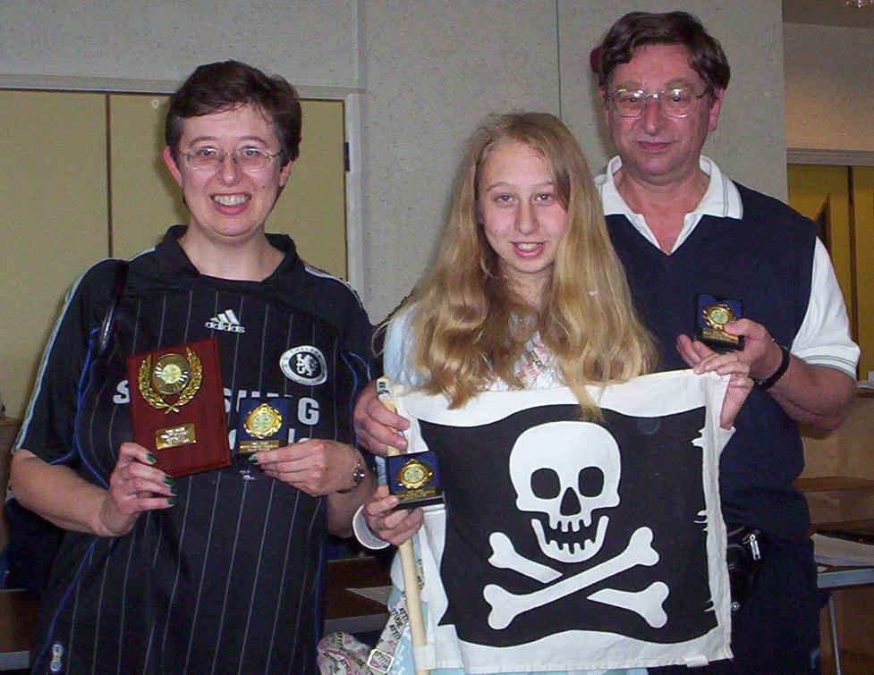 Jessica wins the Plate competition with a combined 10 wins at the SE Regional teams event in Southgate with mum and dad